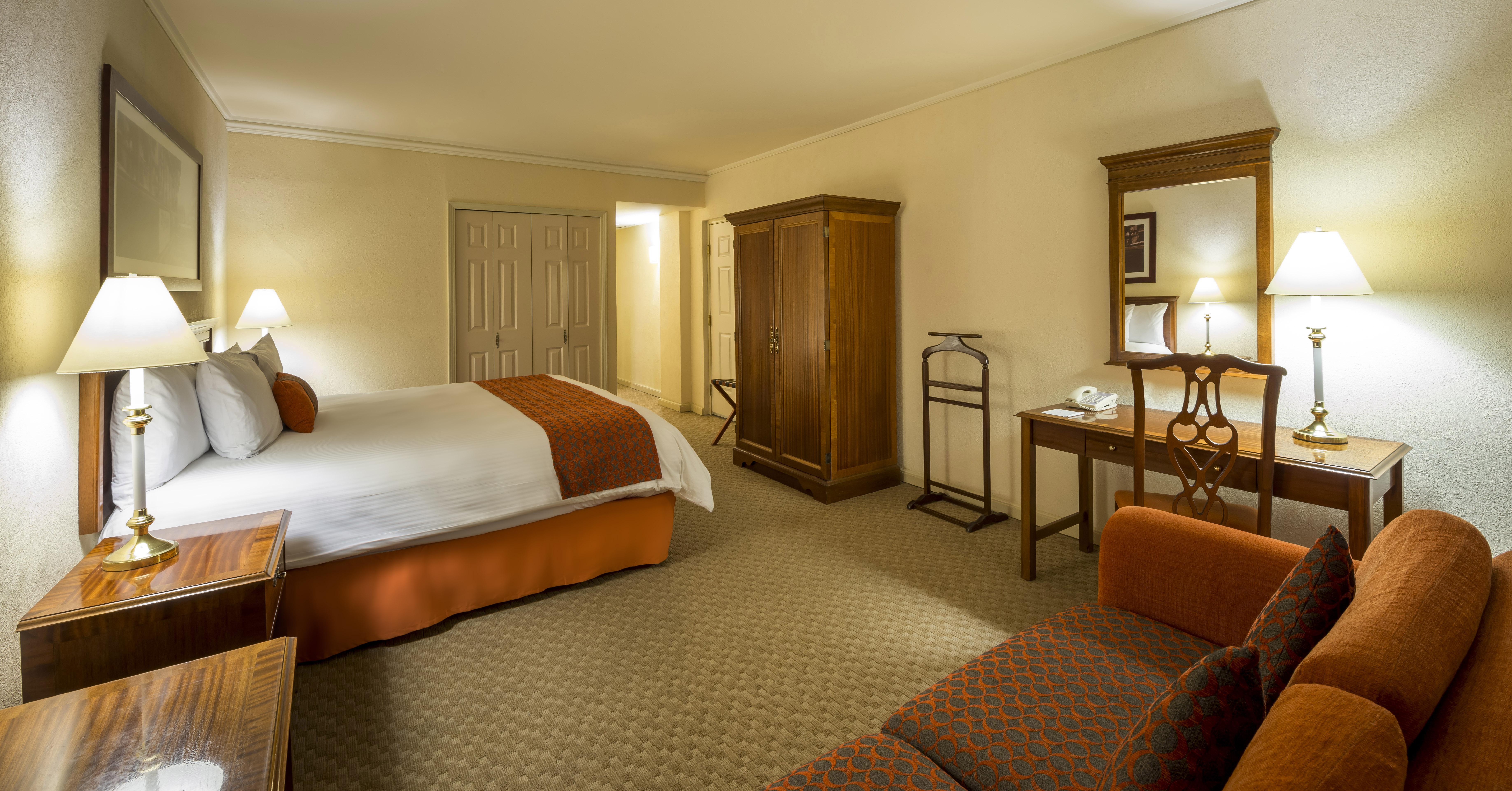 Camino Real Puebla Angelopolis Hotel Екстериор снимка A guest room at the Lodge at Vail
