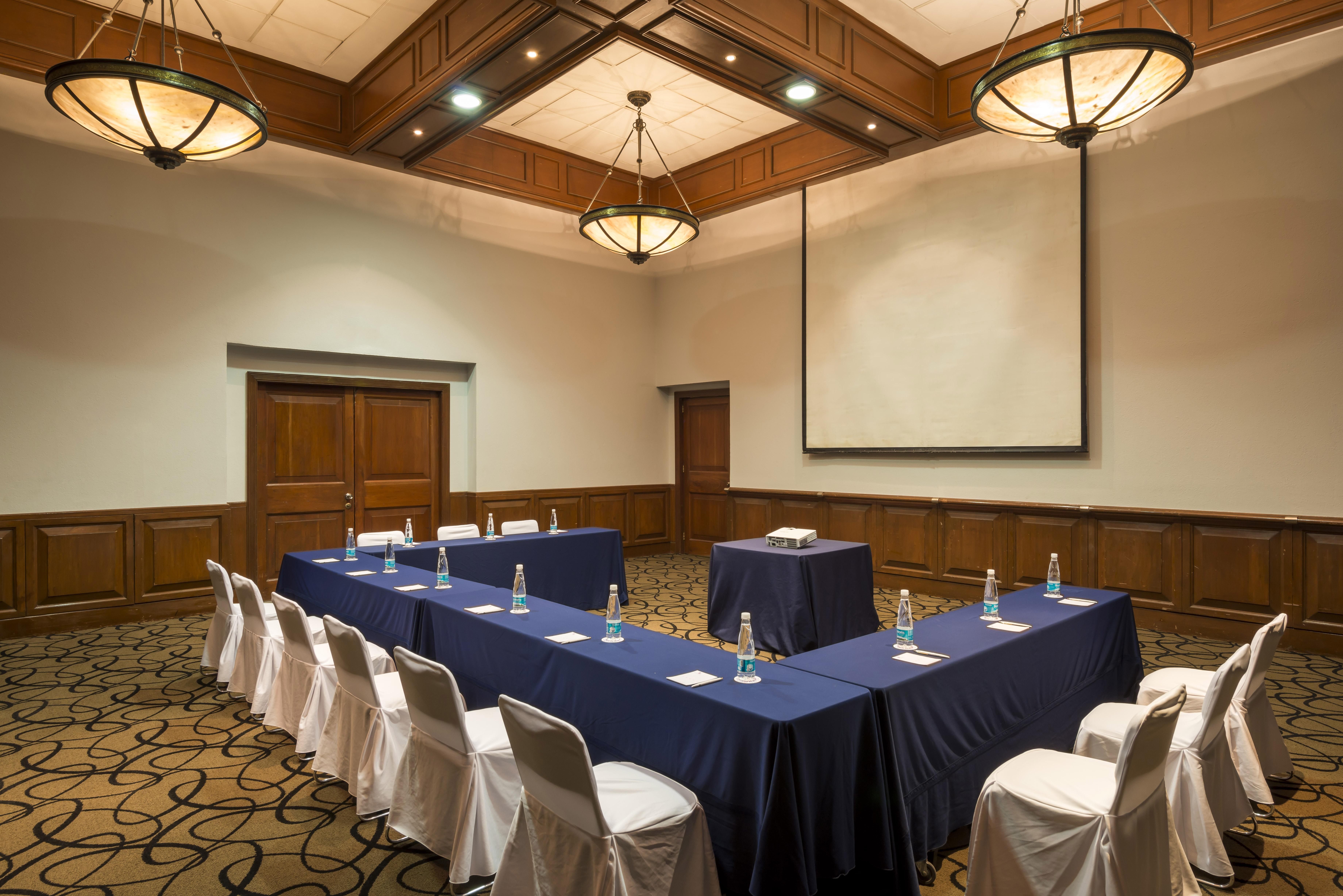 Camino Real Puebla Angelopolis Hotel Екстериор снимка A meeting room at the Sheraton Club Resort