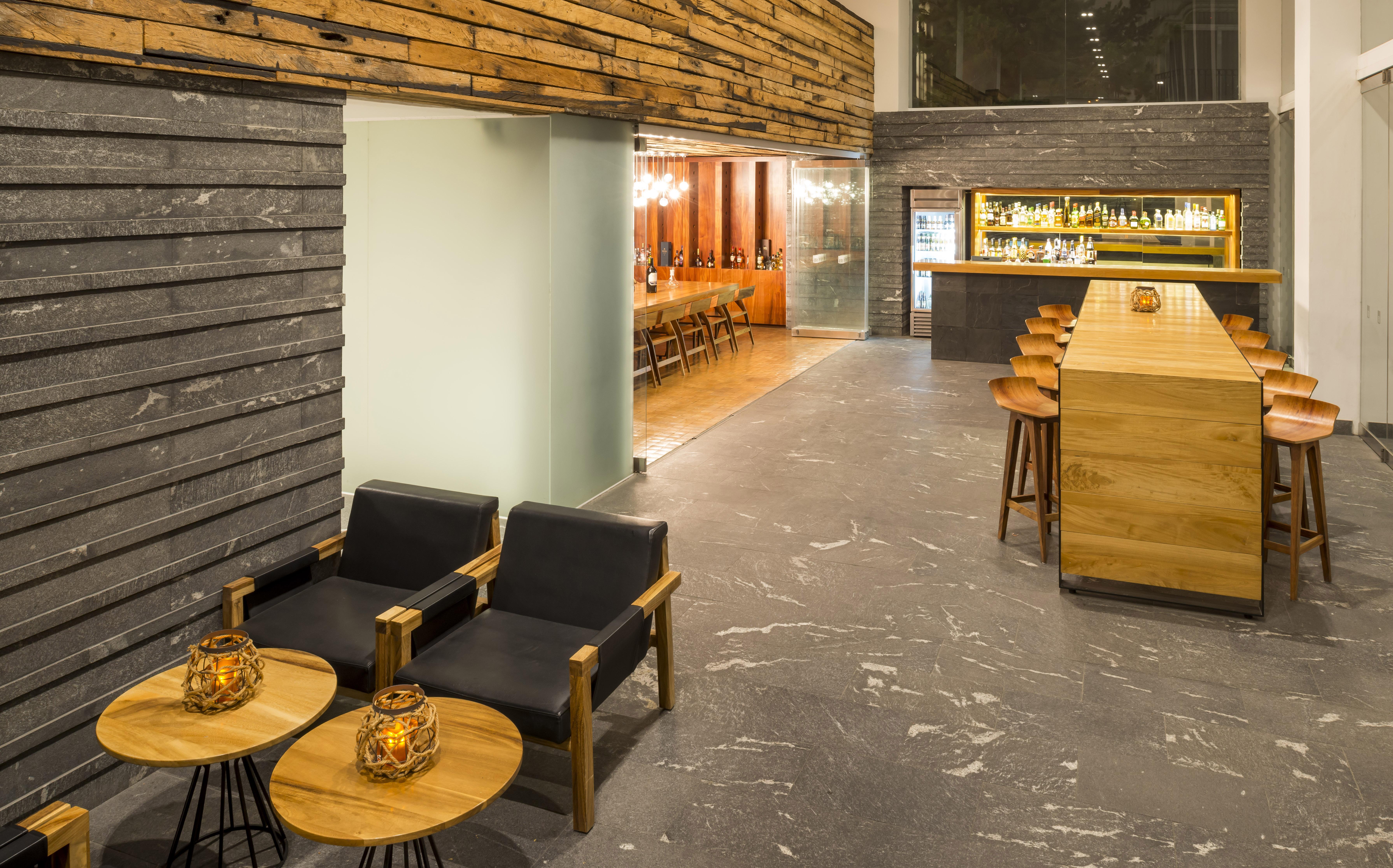 Camino Real Puebla Angelopolis Hotel Екстериор снимка The lounge at the airport
