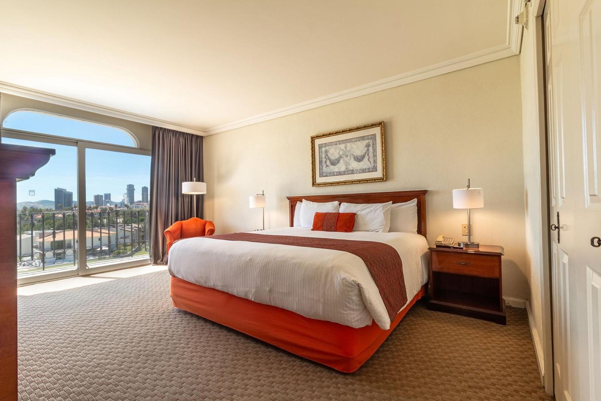 Camino Real Puebla Angelopolis Hotel Екстериор снимка A bedroom at the Hilton San Diego Bayfront