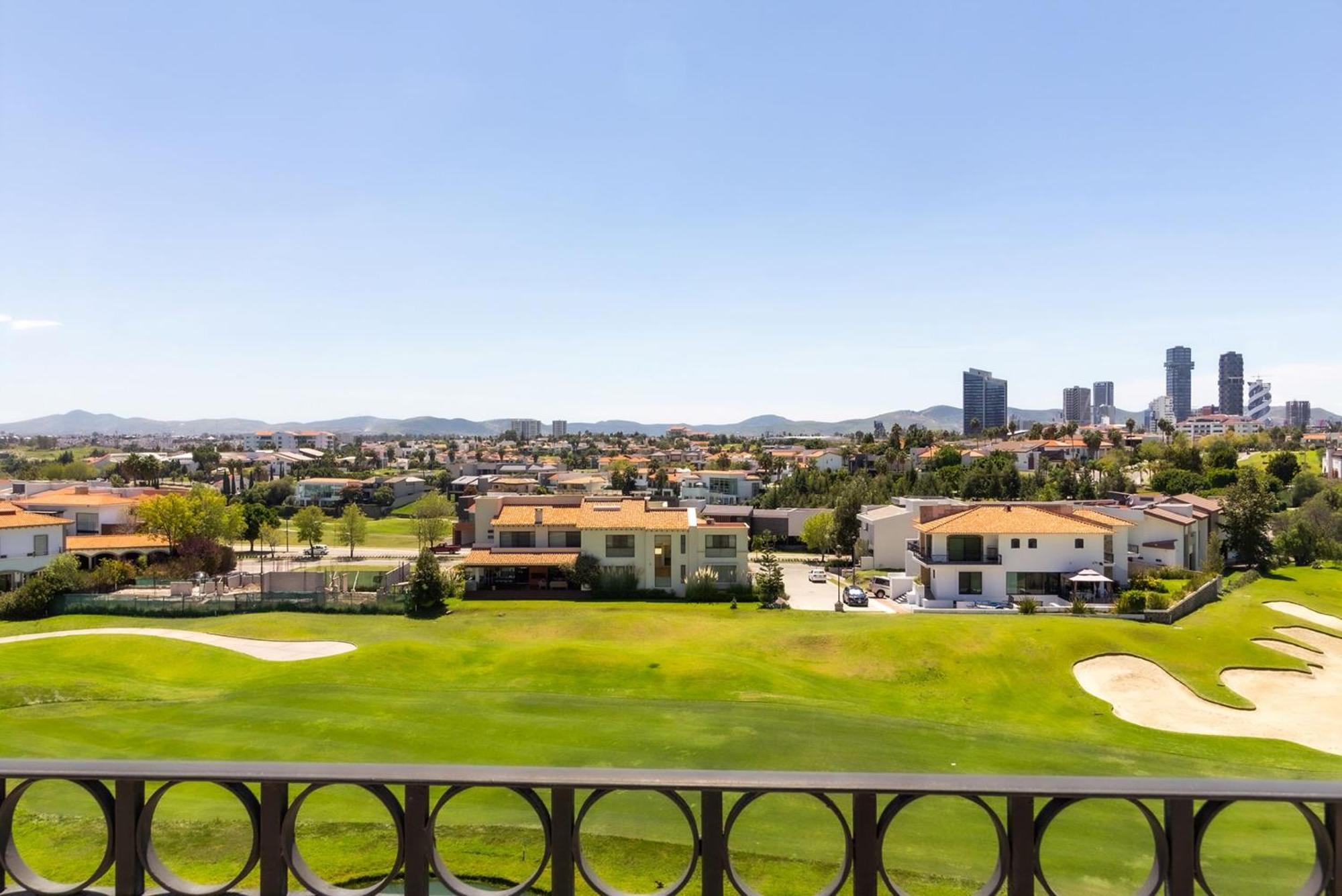 Camino Real Puebla Angelopolis Hotel Екстериор снимка View of the golf course