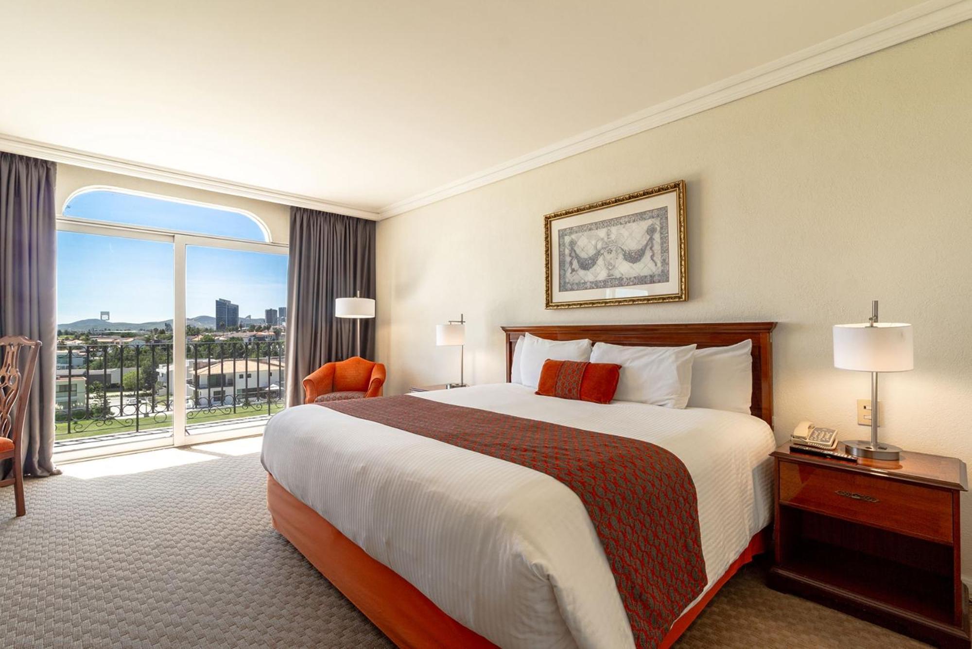 Camino Real Puebla Angelopolis Hotel Екстериор снимка A guest room at the Hilton San Diego Bayfront