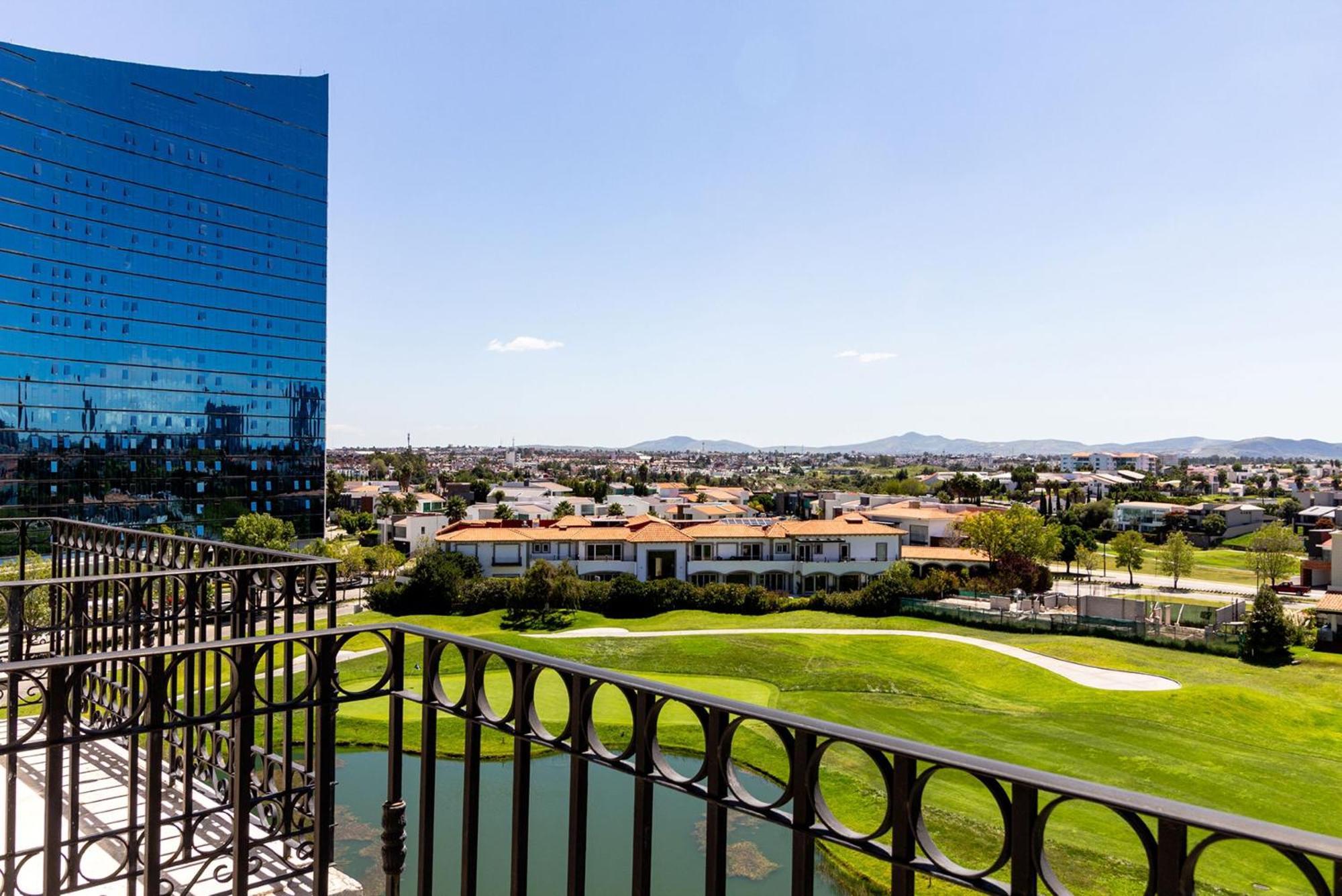 Camino Real Puebla Angelopolis Hotel Екстериор снимка View of the golf course from the hotel