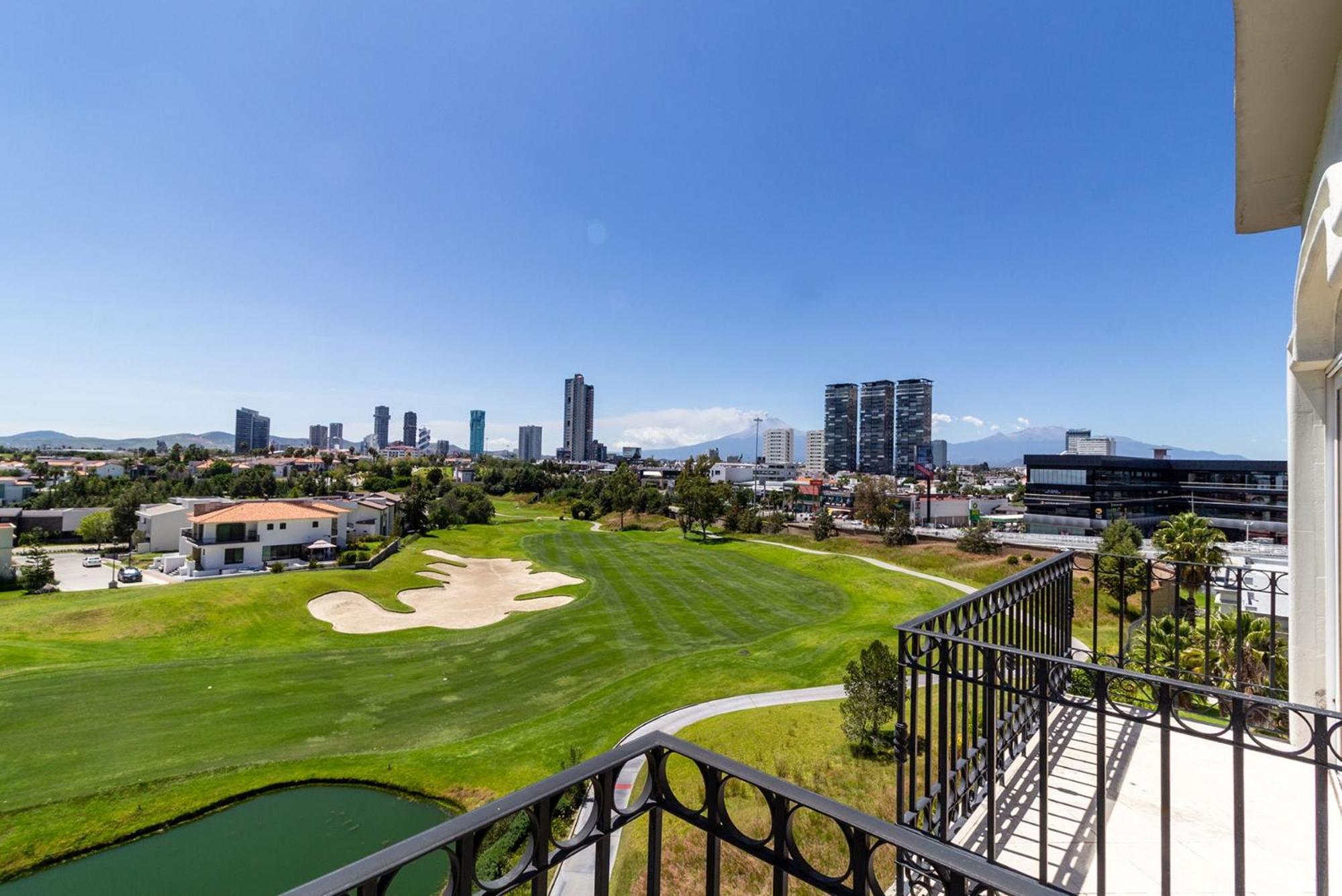 Camino Real Puebla Angelopolis Hotel Екстериор снимка View of the 18th hole at Torrey Pines Golf Course